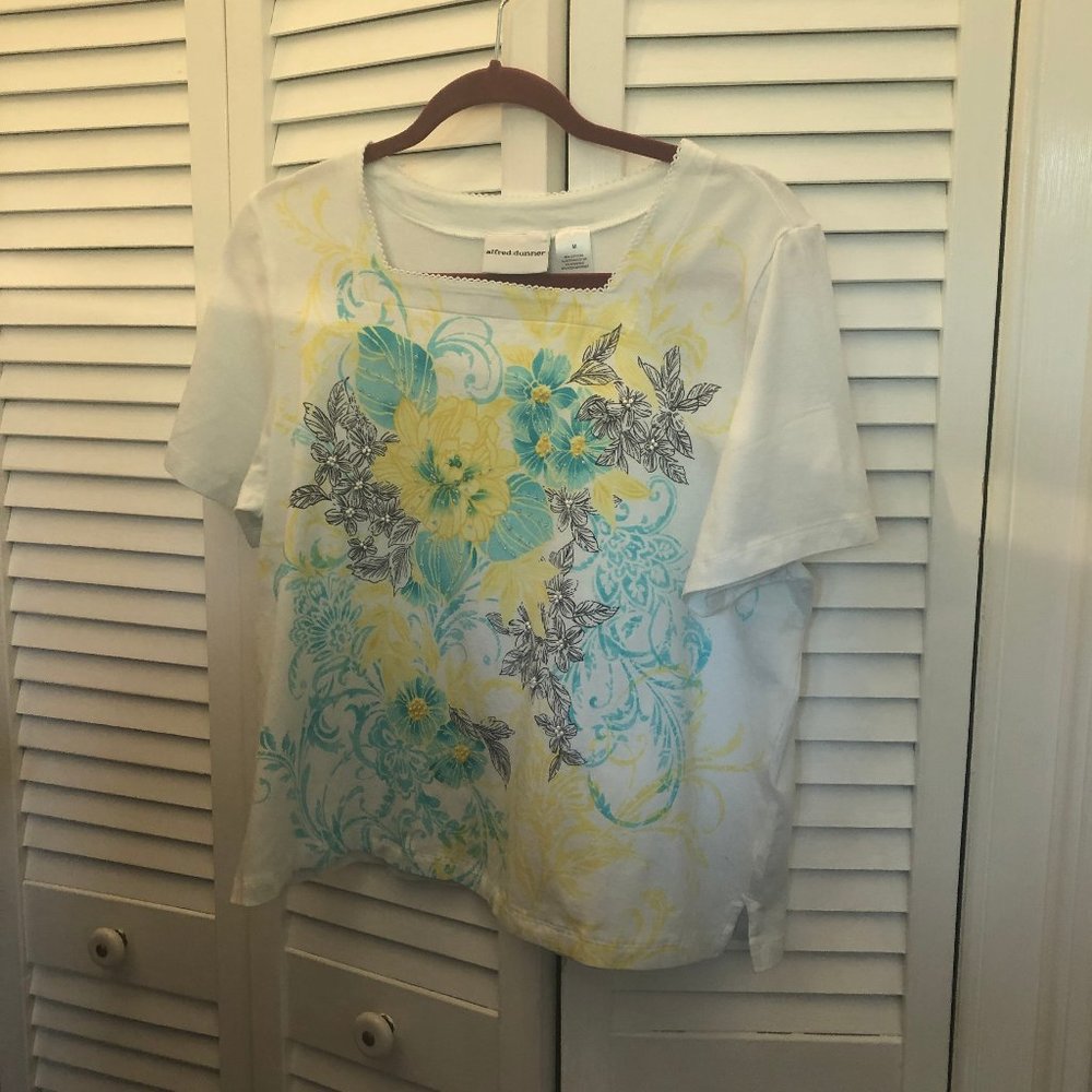 Alfred Dunner women tshirt embellishments M